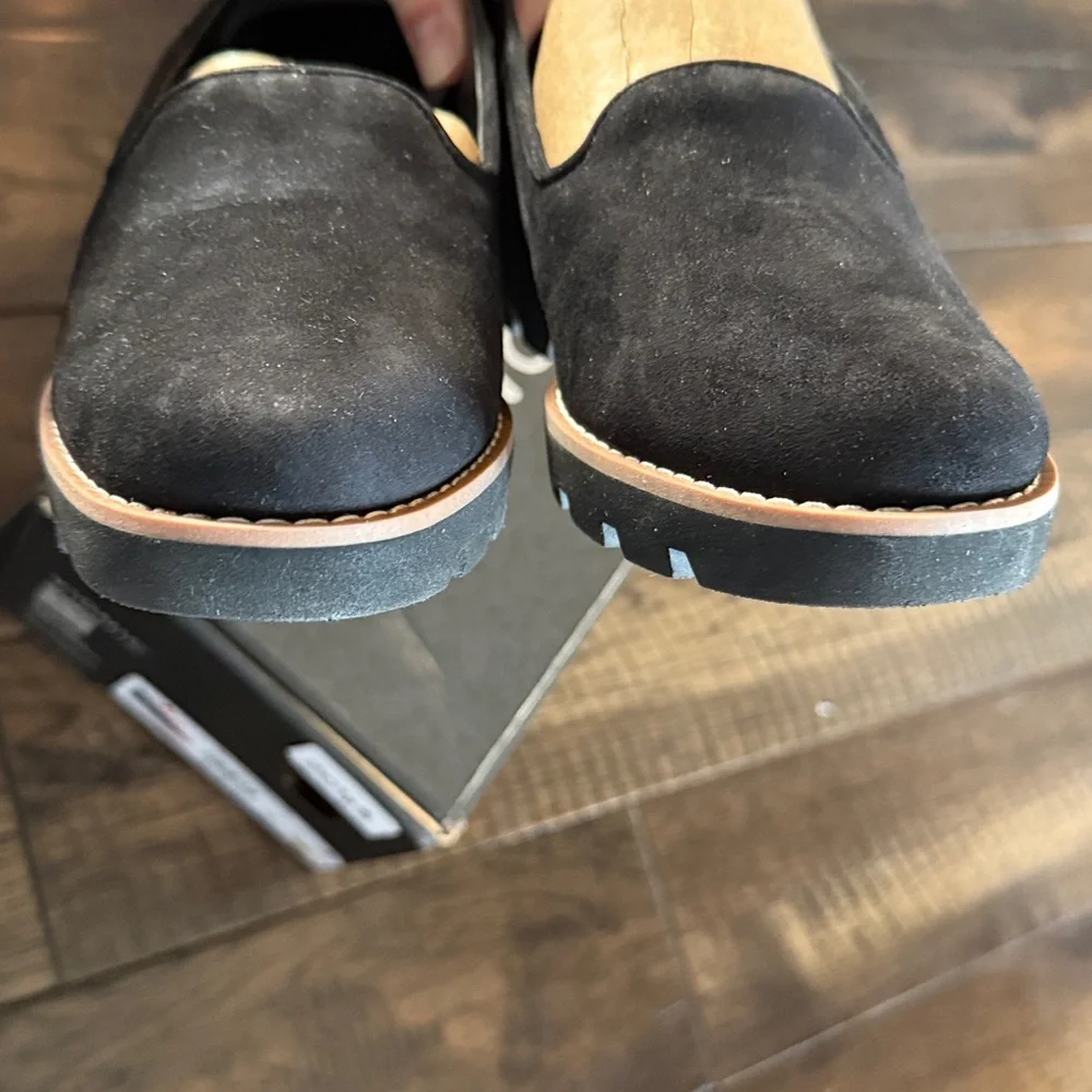 VIONIC WILLA WEDGE BLACK SUEDE  WATERPROOF WOMEN’S SIZE‎  6